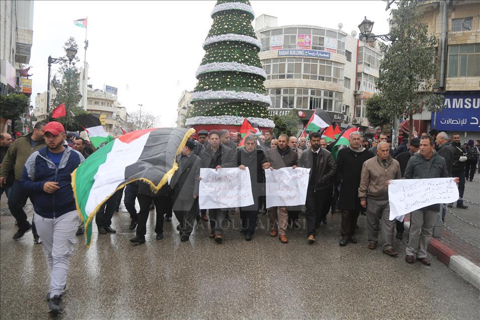 Batı Şeria'da İsrail'in 3 Filistinliyi öldürmesi protesto edildi