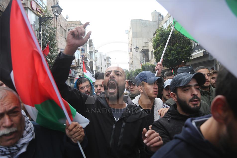 Batı Şeria'da İsrail'in 3 Filistinliyi öldürmesi protesto edildi