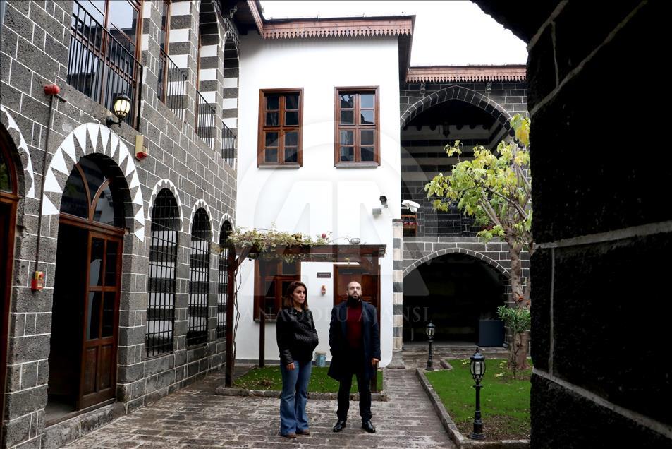 Teröristlerin yaktığı müze kapılarını açtı