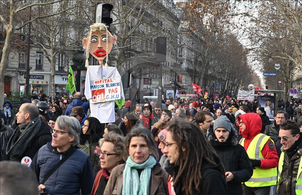 Unions and students protest in Paris