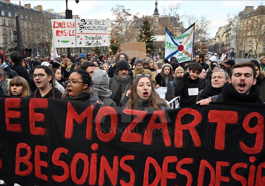 Unions and students protest in Paris