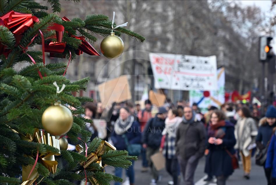 Unions and students protest in Paris