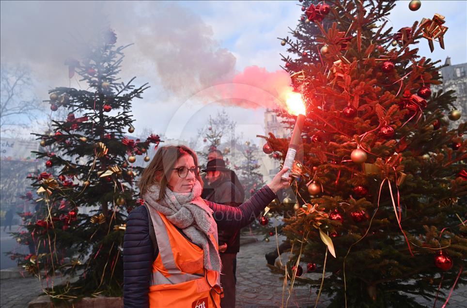 Unions and students protest in Paris