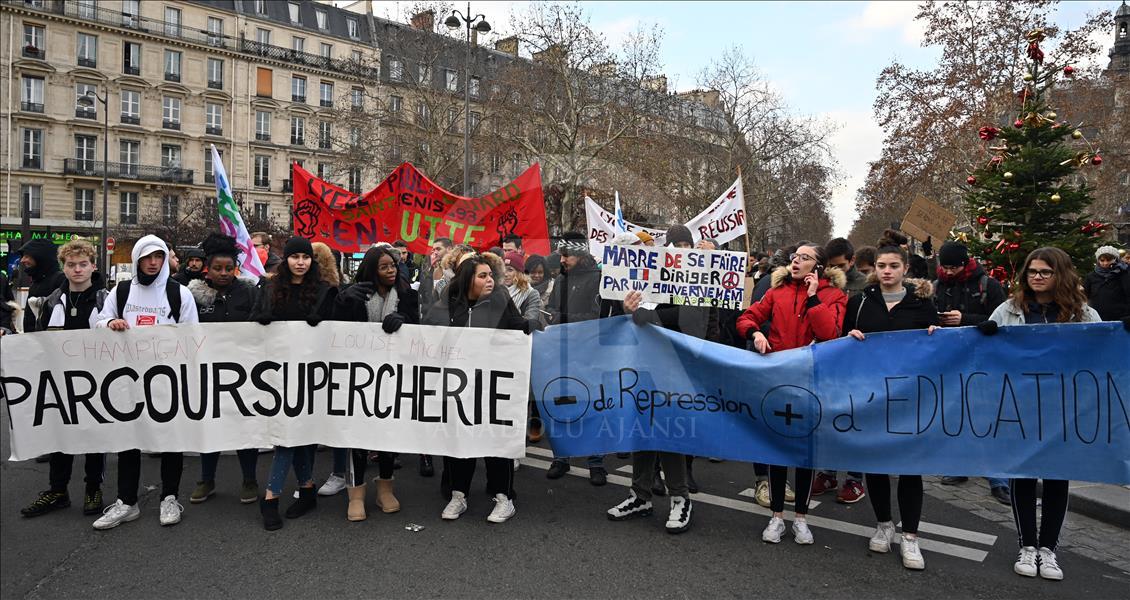 Unions and students protest in Paris