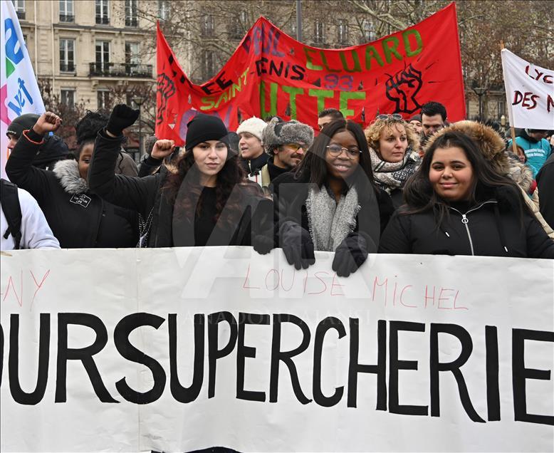 Unions and students protest in Paris