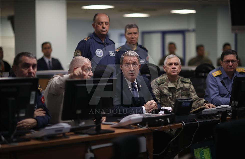Milli Savunma Bakanı Akar, Hava Kuvvetleri Harekat Merkezi'nde