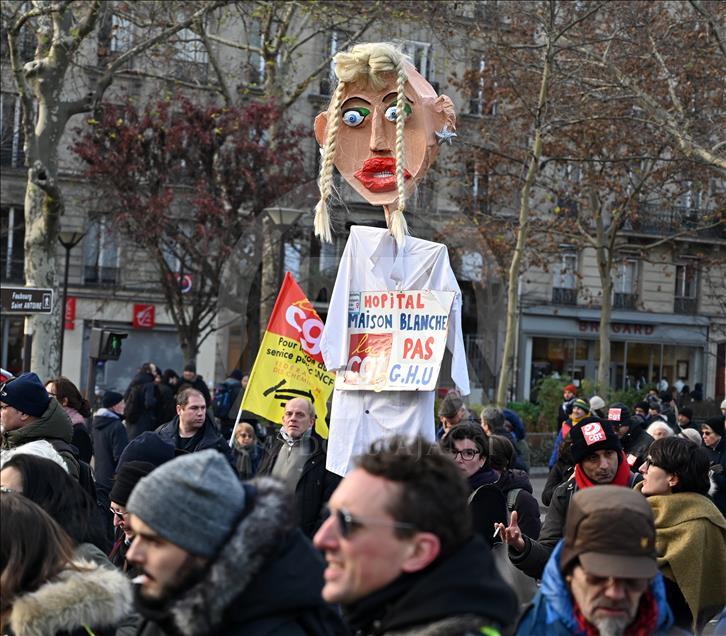 Unions and students protest in Paris