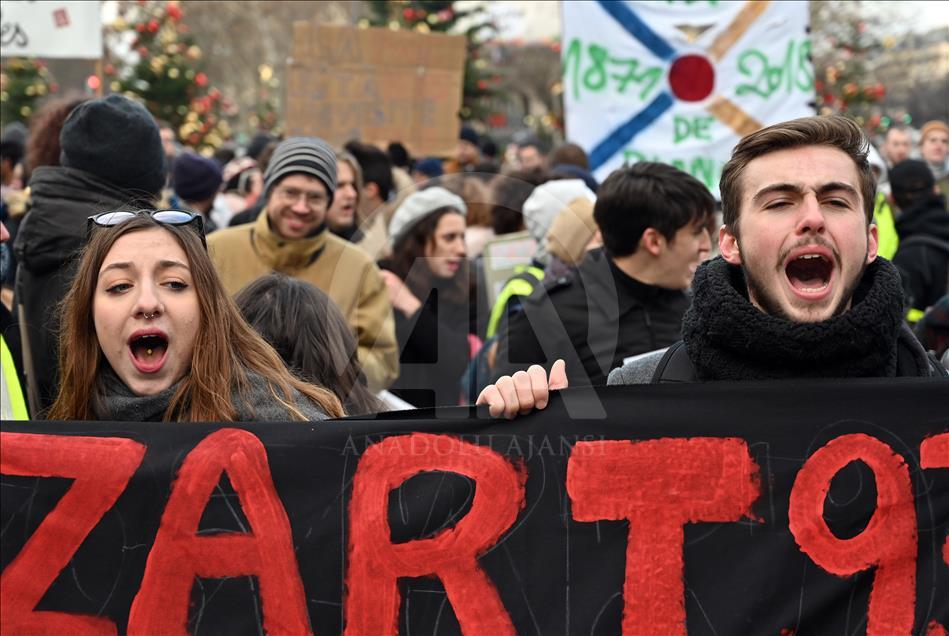Unions and students protest in Paris
