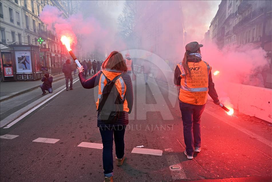Unions and students protest in Paris