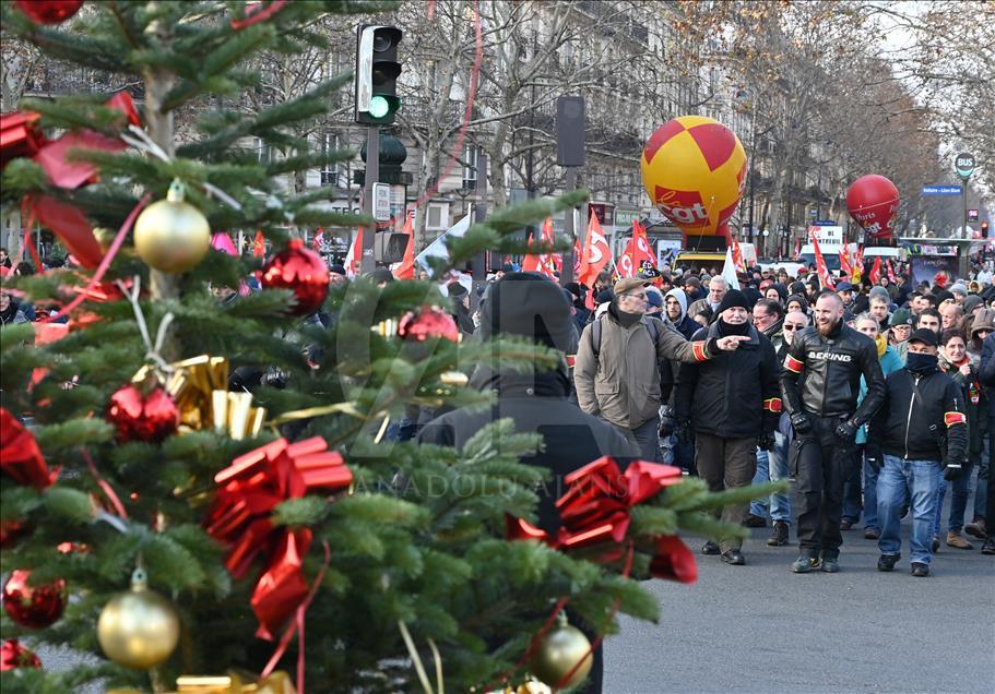 Unions and students protest in Paris