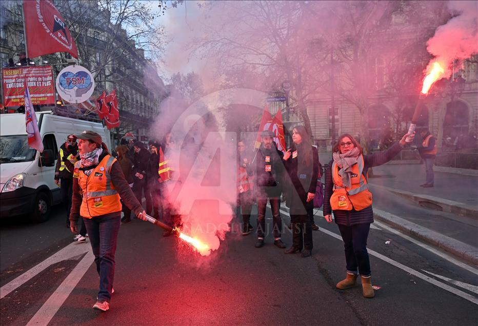 Unions and students protest in Paris