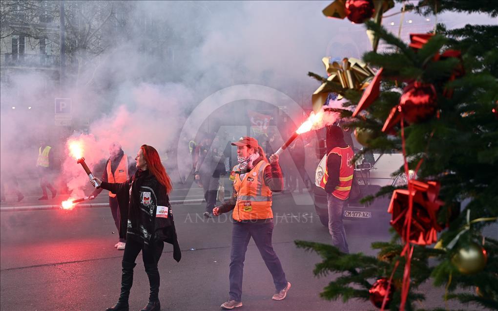 Unions and students protest in Paris