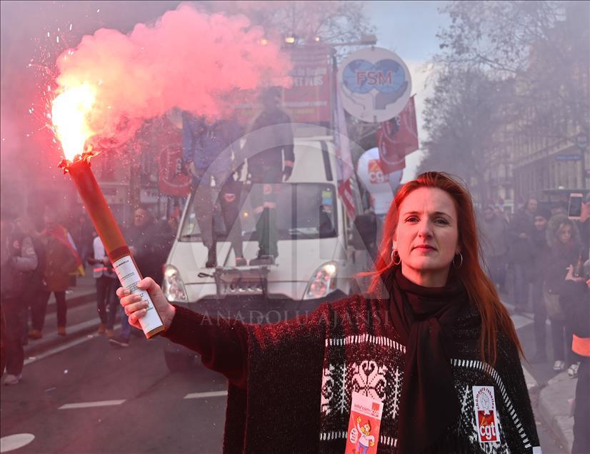 Unions and students protest in Paris