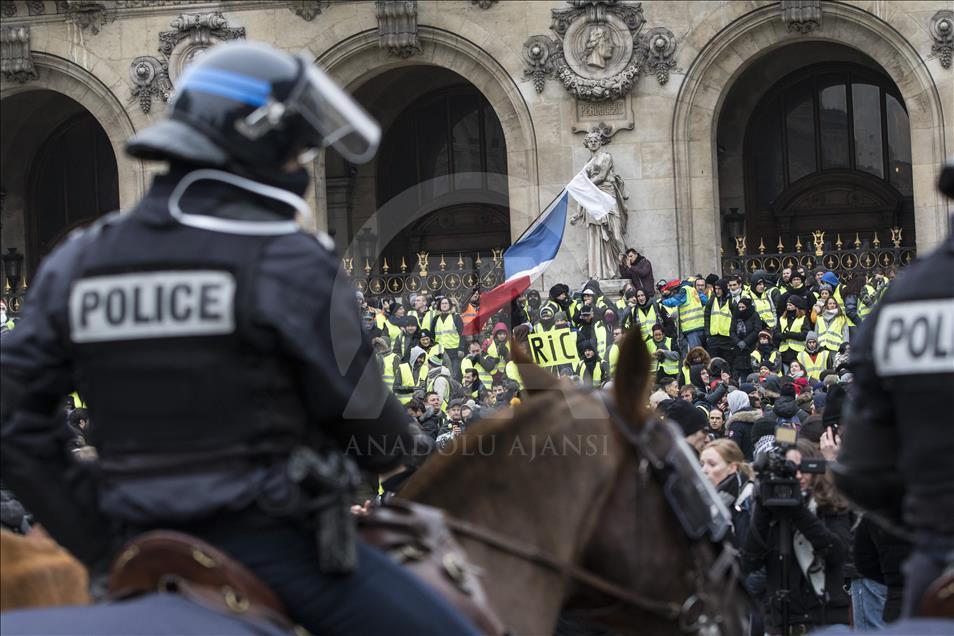 Paris, vazhdojnë protestat e "jelekëve të verdhë"
