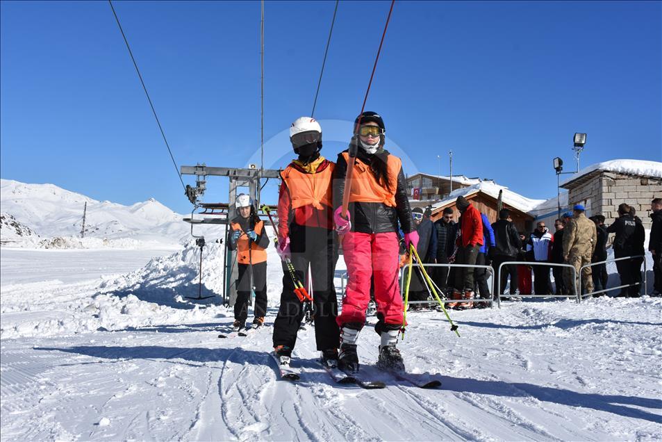 Hakkari'de kayak sezonu açıldı