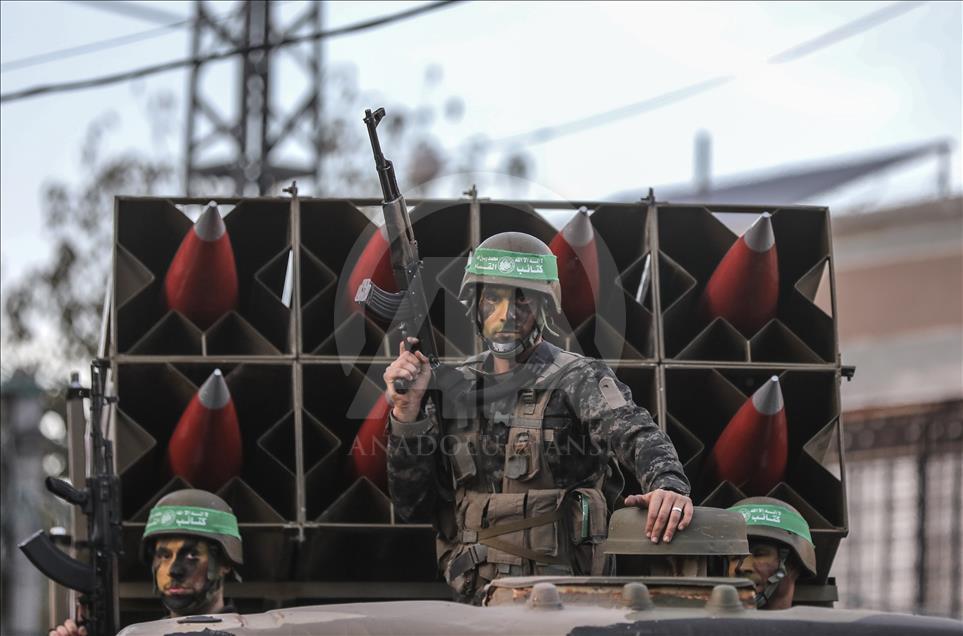 Kassam Tugaylarından Gazze'de askeri geçit
