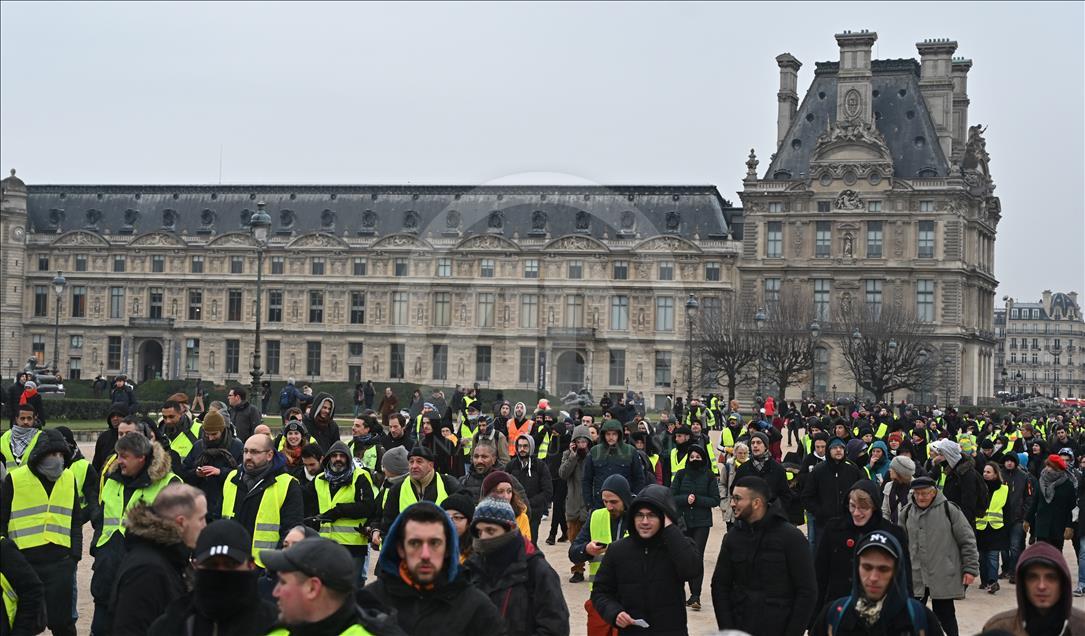 Paris'te 'Sarı Yelekliler'in gösterisi