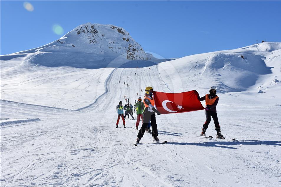 Hakkari'de kayak sezonu açıldı
