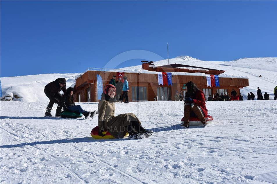 Hakkari'de kayak sezonu açıldı