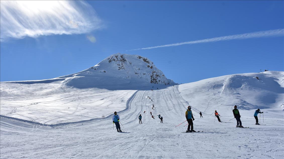 Hakkari'de kayak sezonu açıldı