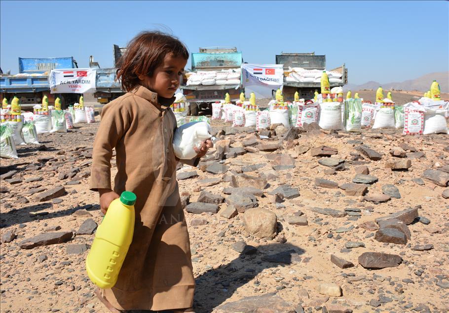 توزیع بسته های غذایی میان آوارگان یمنی توسط ترکیه 
