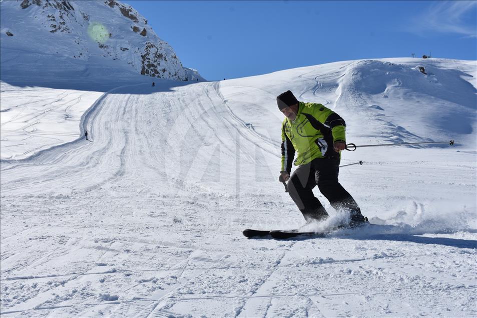 Hakkari'de kayak sezonu açıldı