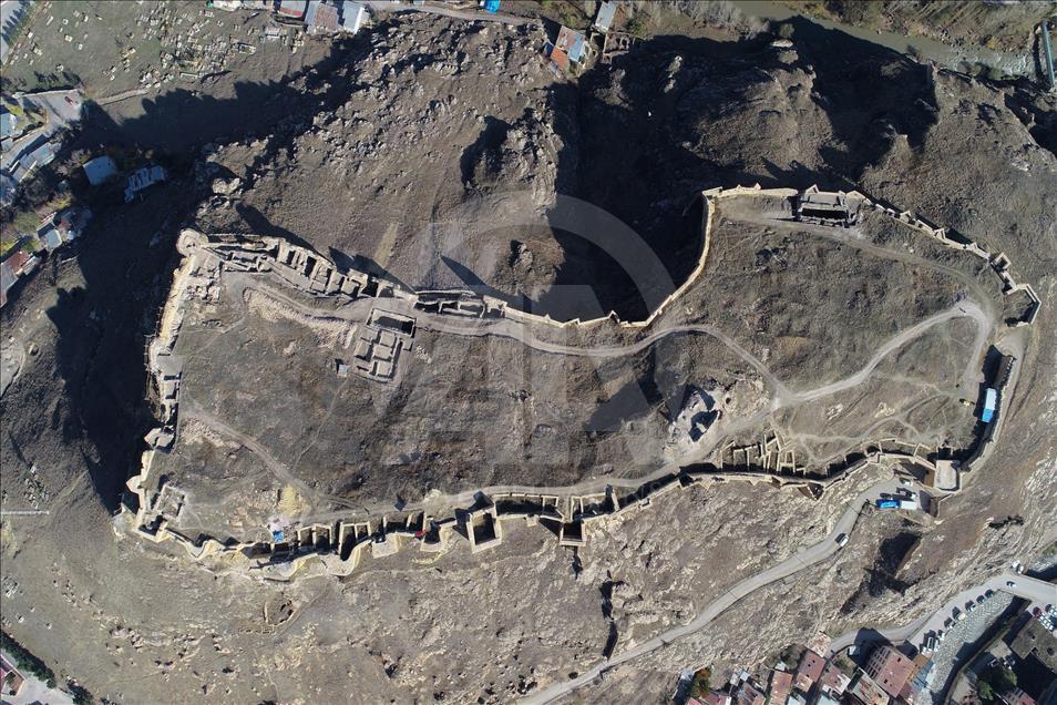 Bayburt Kalesi'nin tarihine ilişkin yeni bulgular elde edildi