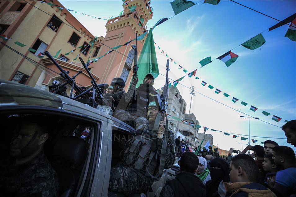 Kassam Tugaylarından Gazze'de askeri geçit
