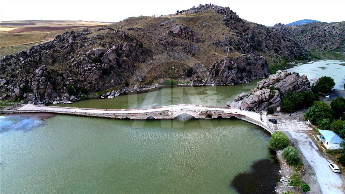 Selçuklu yadigarı Çeşnigir Köprüsü turizme kazandırılıyor