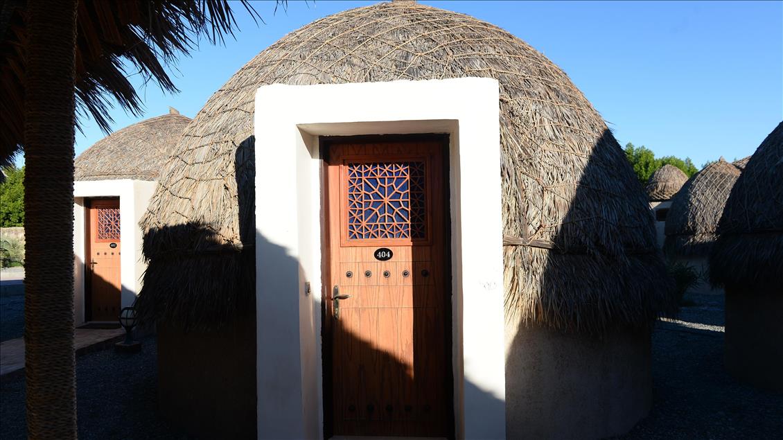 İran'da hurma yapraklarından inşa edilen otel turistlerin ilgi odağı