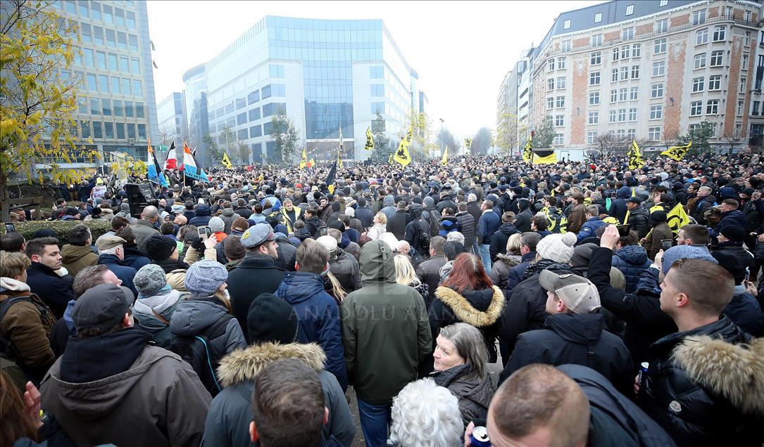 Brüksel'de 'göç sözleşmesi' protestolarına polis müdahalesi 