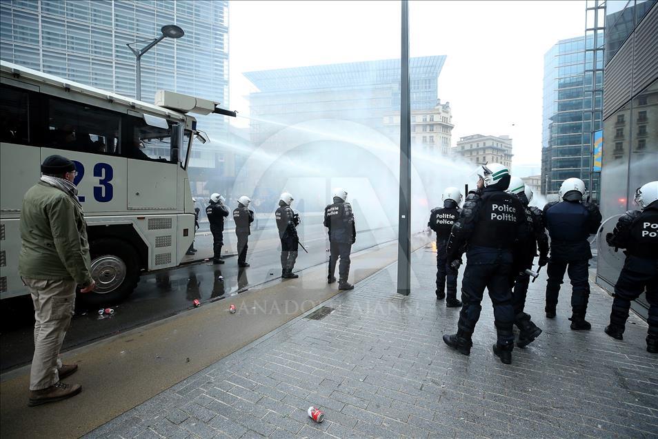 Belgian police use teargas on anti-migration protesters