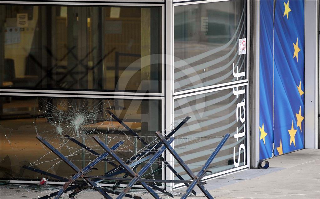 Belgian police use teargas on anti-migration protesters