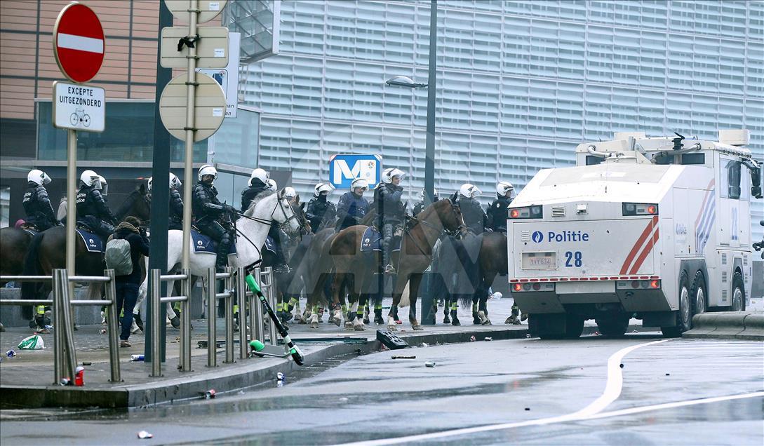 Belgian police use teargas on anti-migration protesters