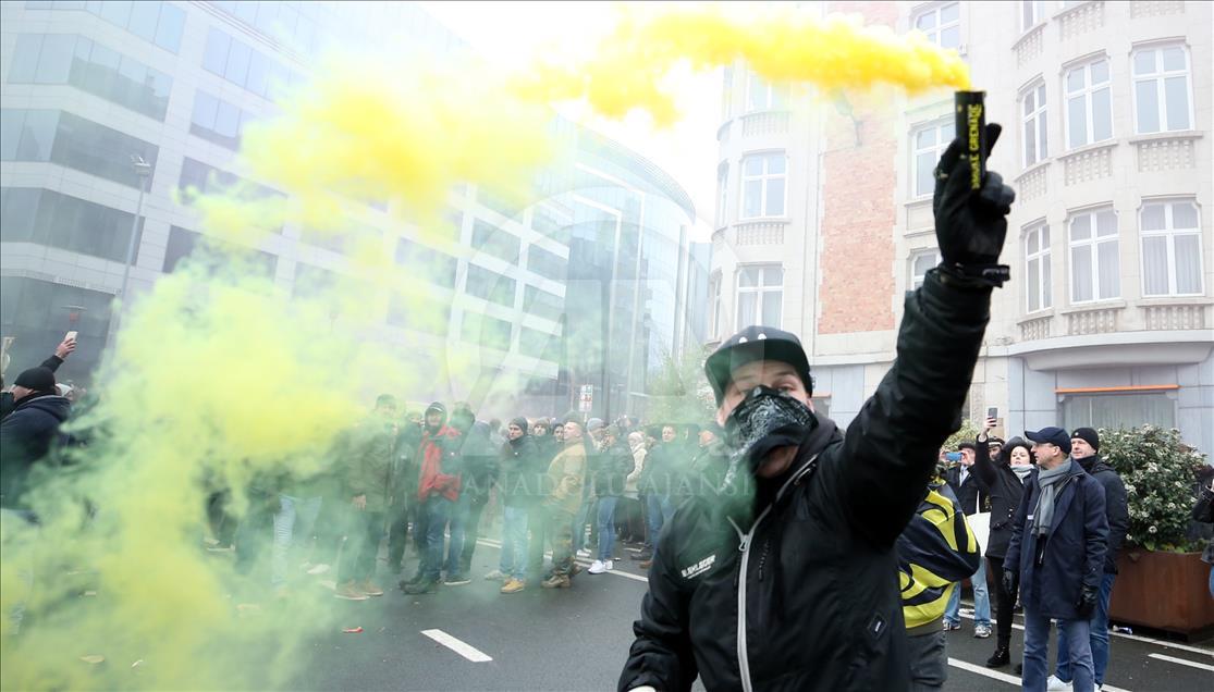 Belgian police use teargas on anti-migration protesters