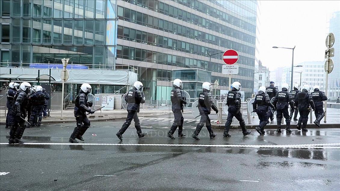 Belgian police use teargas on anti-migration protesters
