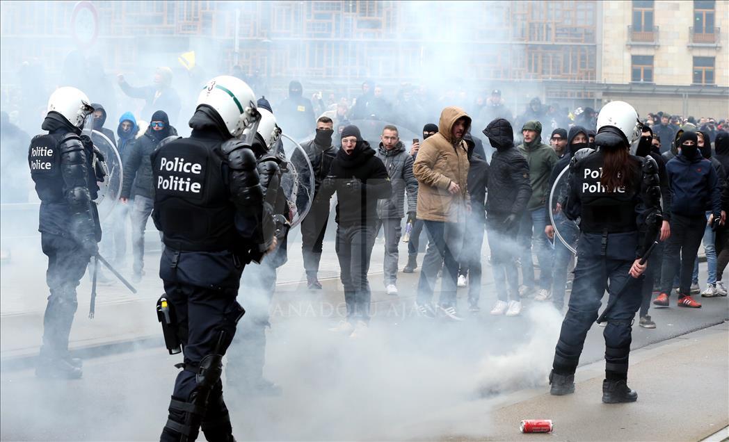 Belgian police use teargas on anti-migration protesters