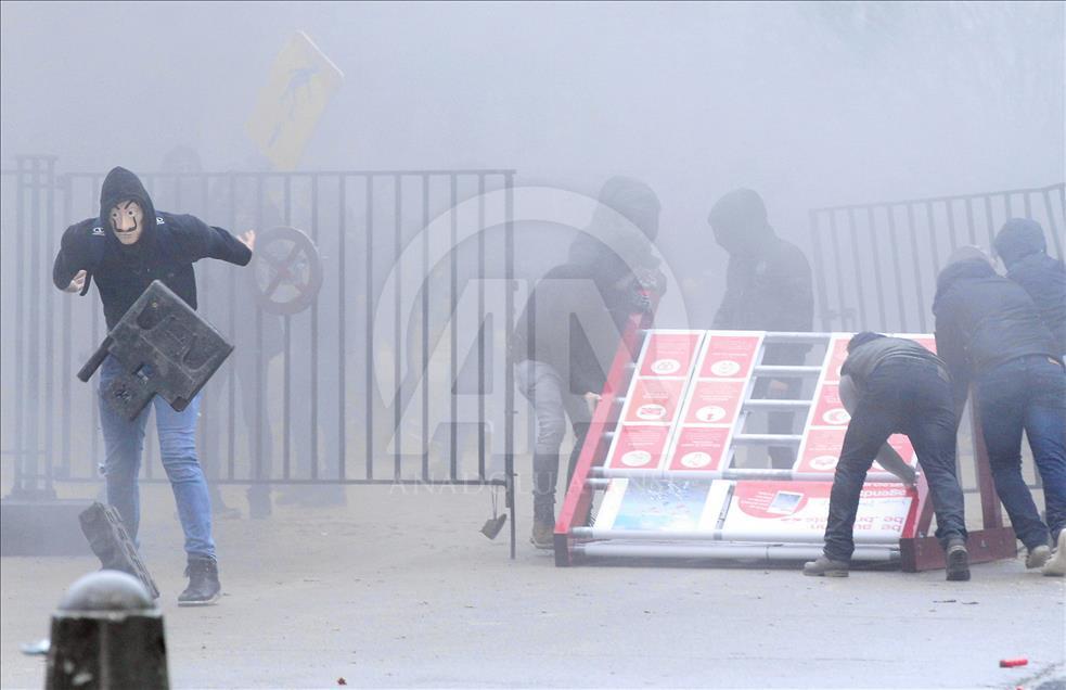 Belgian police use teargas on anti-migration protesters