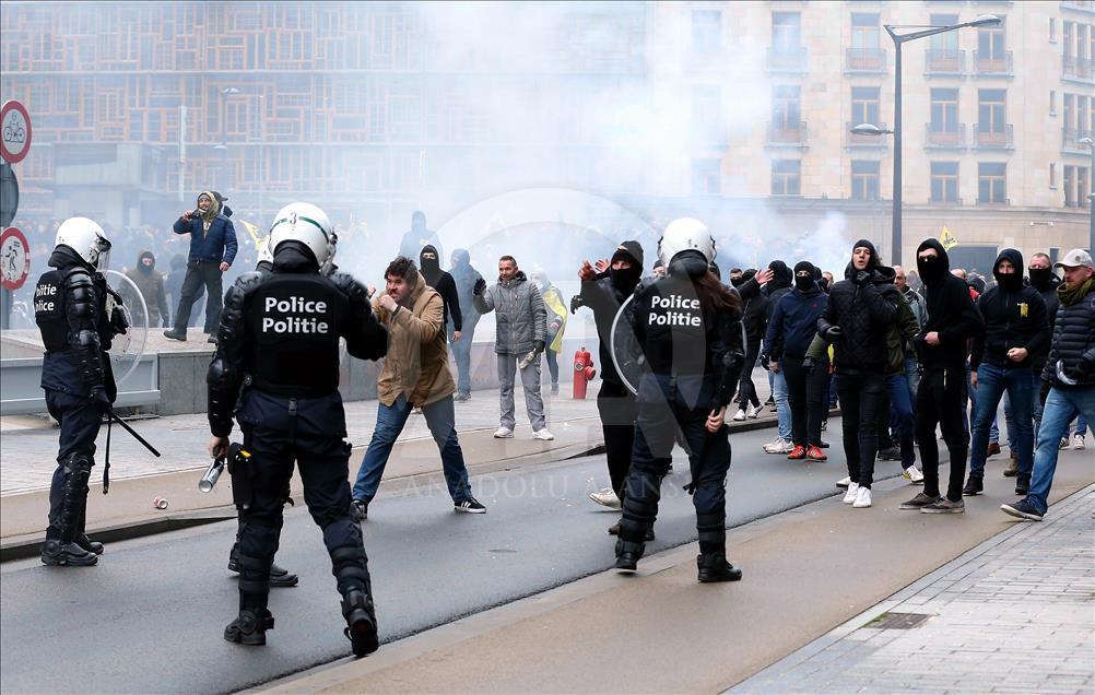Belgian police use teargas on anti-migration protesters