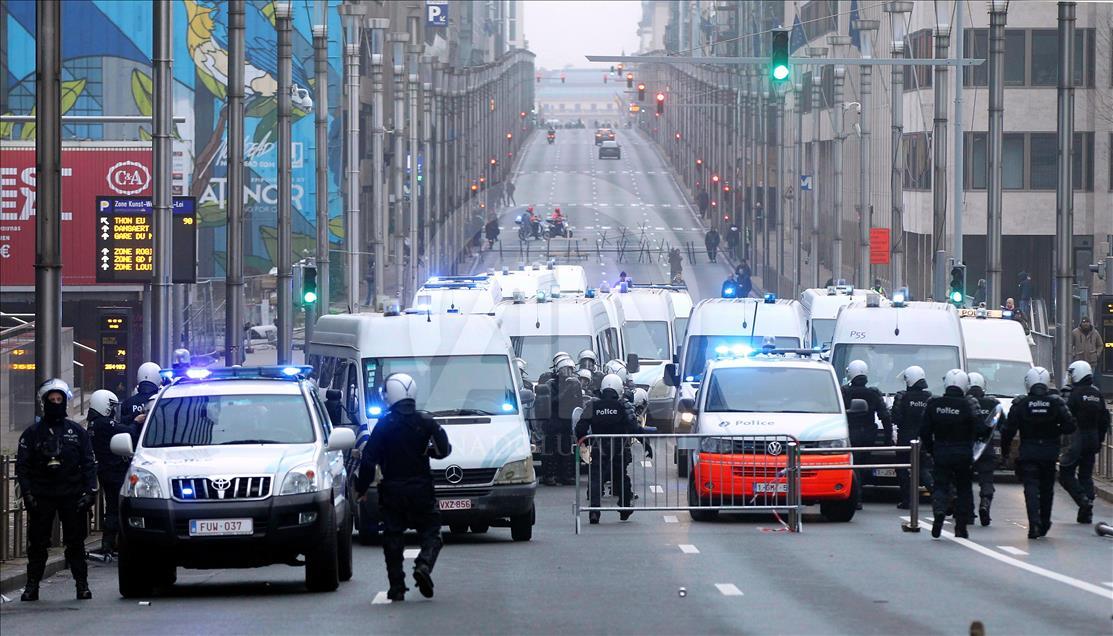 Belgian police use teargas on anti-migration protesters