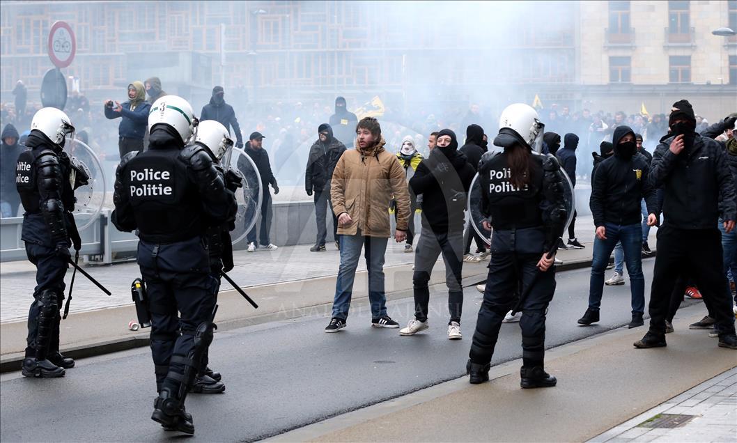 Belgian police use teargas on anti-migration protesters