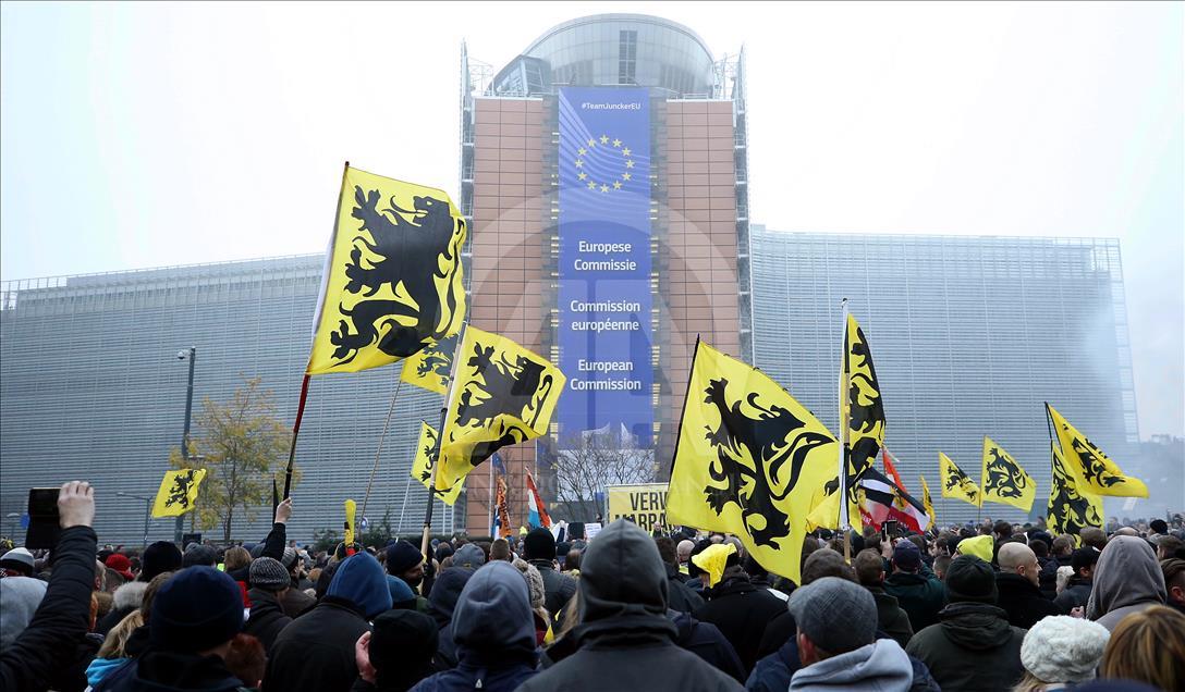 Belgian police use teargas on anti-migration protesters
