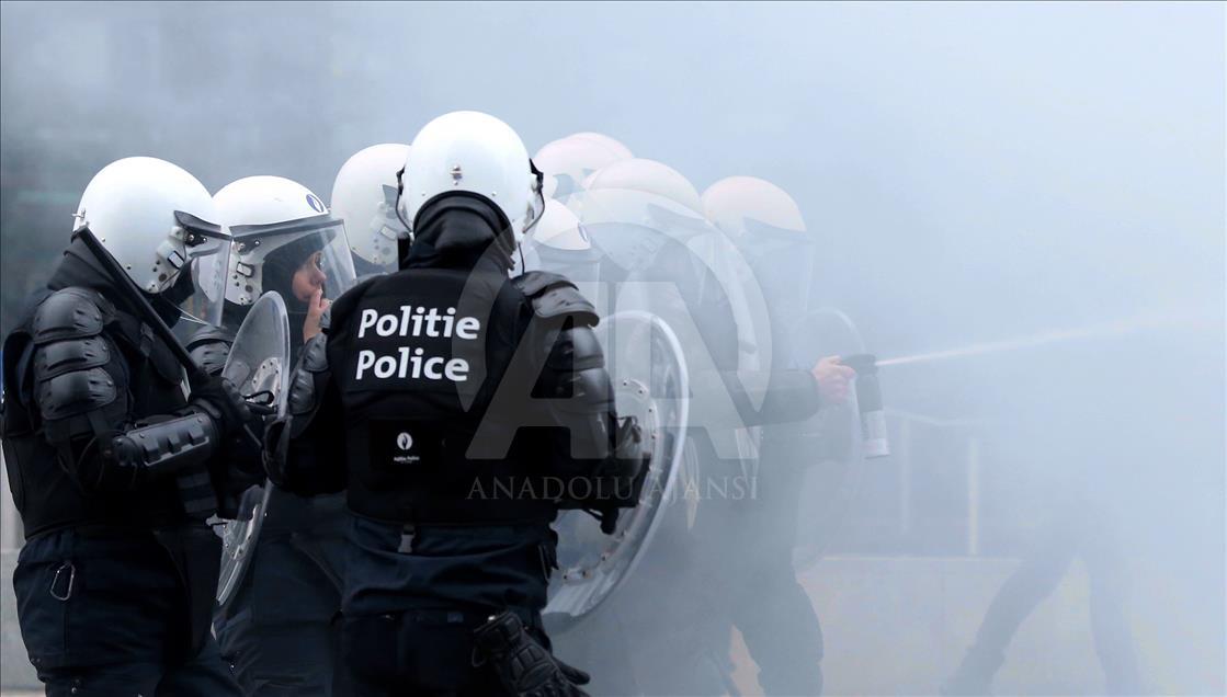 Belgian police use teargas on anti-migration protesters