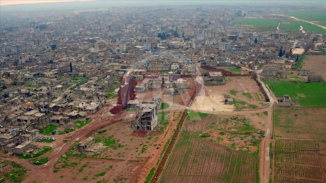 Ayn el-Arab'ta teröristlerin kazdığı hendekler görüntülendi