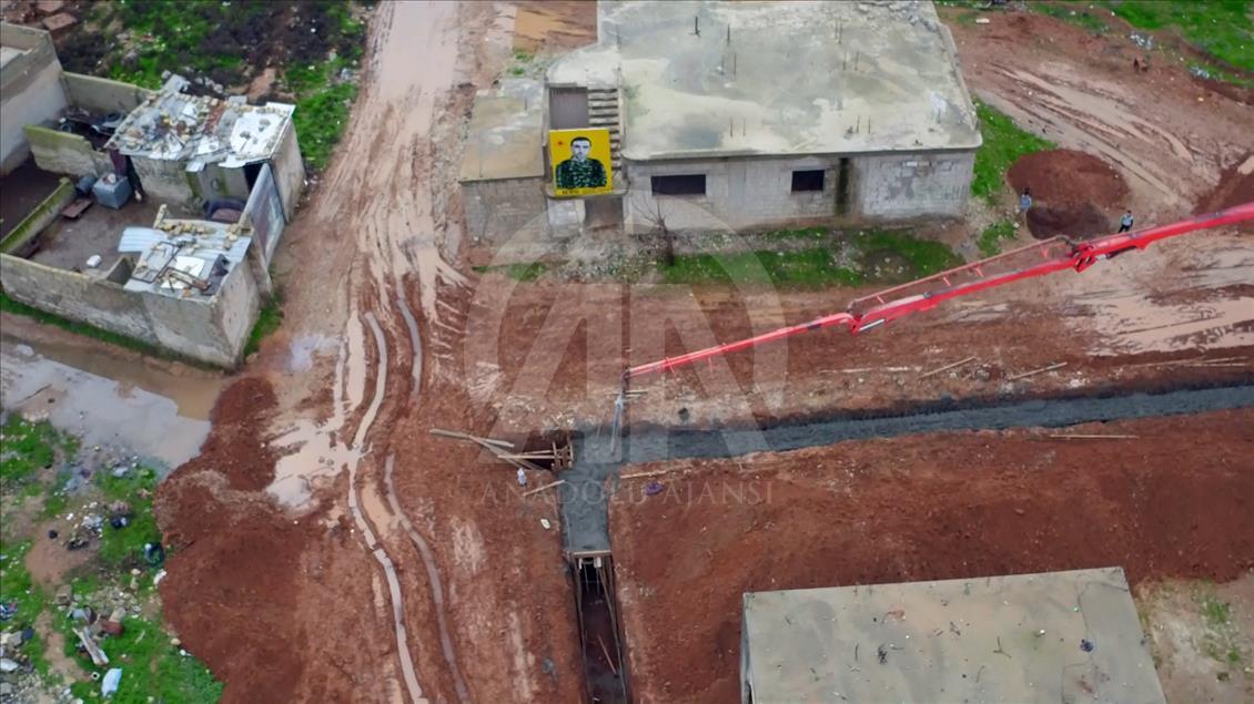 Ayn el-Arab'ta teröristlerin kazdığı hendekler görüntülendi