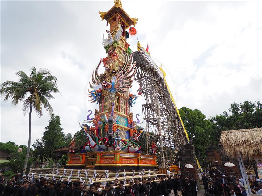 Ceremonia fúnebre del rey de Bali 