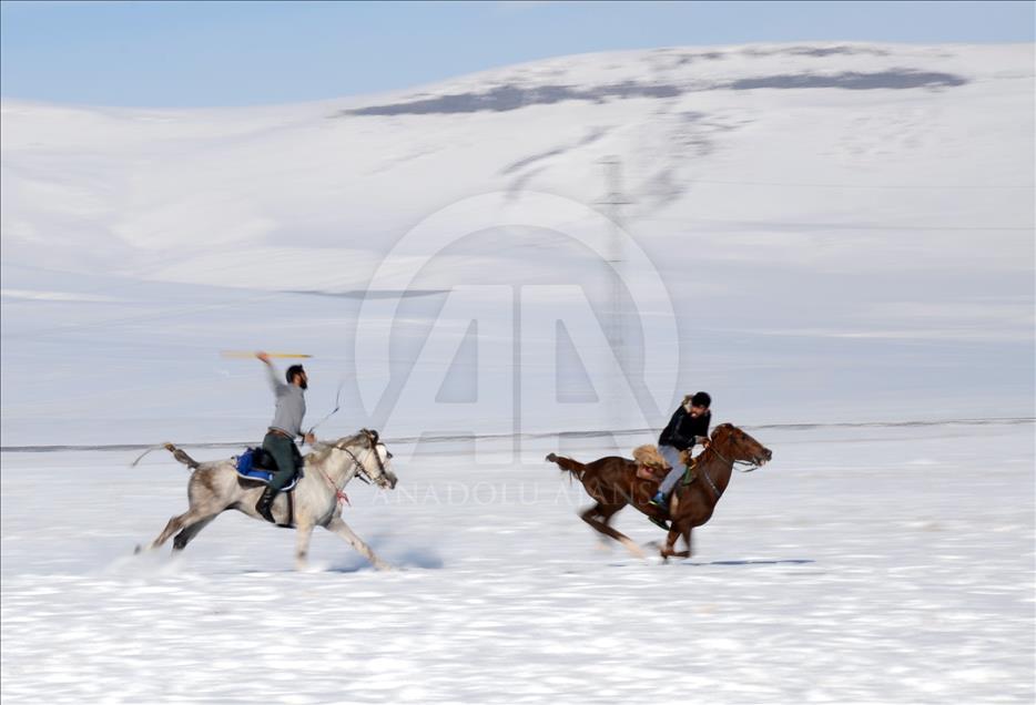 تفریح چوگان روی برف در قارص ترکیه