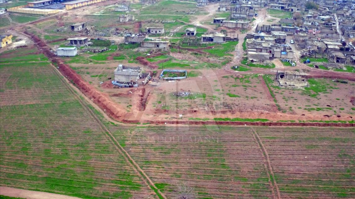 Ayn el-Arab'ta teröristlerin kazdığı hendekler görüntülendi