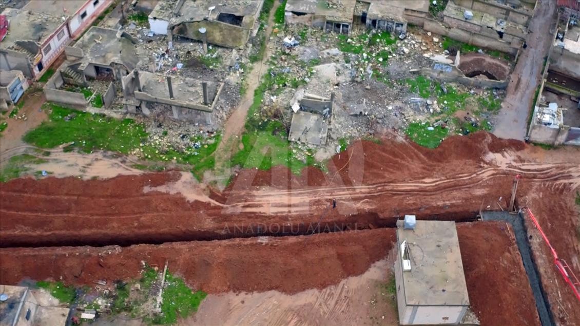 Ayn el-Arab'ta teröristlerin kazdığı hendekler görüntülendi