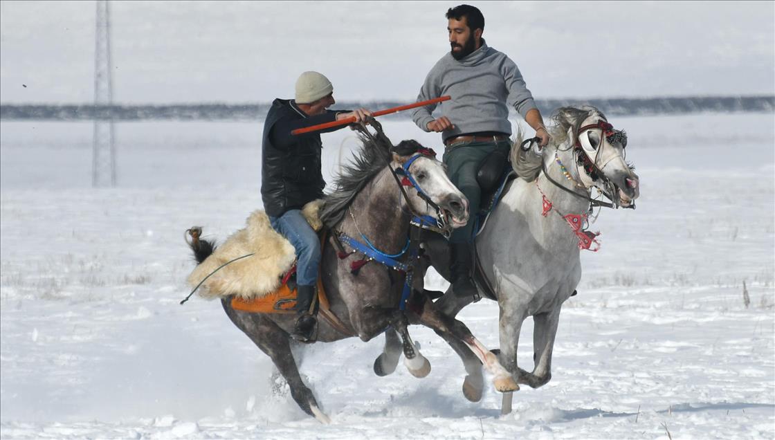 تفریح چوگان روی برف در قارص ترکیه